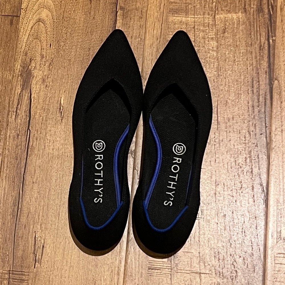 Rothy’s The Point black pointed toe flat in size 9.  EUC.